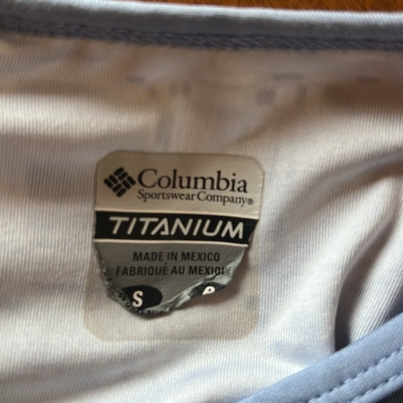 Columbia Sky Blue V-Neck Active Shirt - Picture 3 of 3